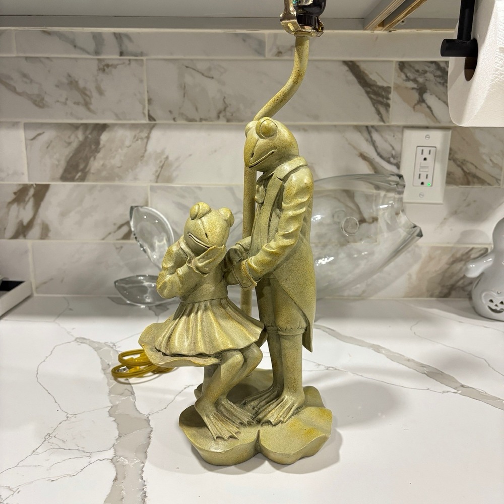 Whimsical Frog Couple On Lily Pad Table Lamp - Vintage